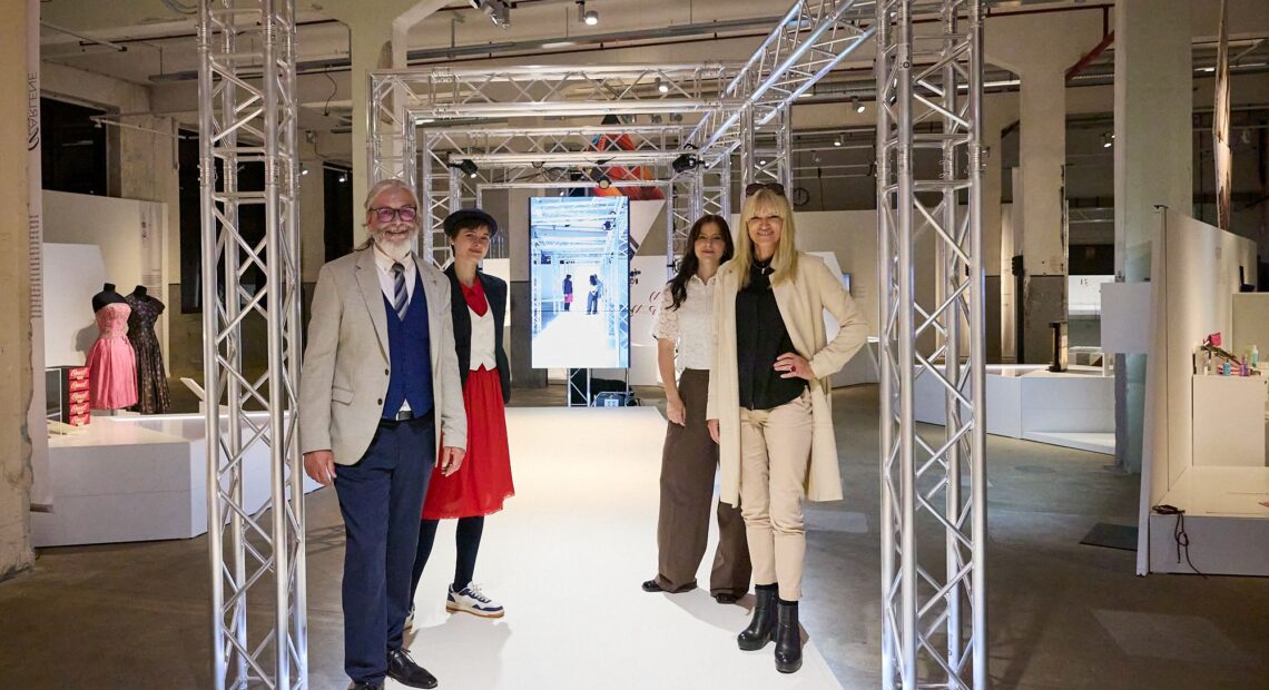Behind Beauty / Neue Ausstellung im LWL-Museum Textilwerk blickt hinter die Kulissen der Schönheitsindustrie: Behind Beauty / Neue Ausstellung im LWL-Museum Textilwerk blickt hinter die Kulissen der Schönheitsindustrie