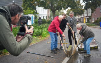 Symbolischer Startschuss für die Arbeiten am Heelweg in „Dinxperwick“